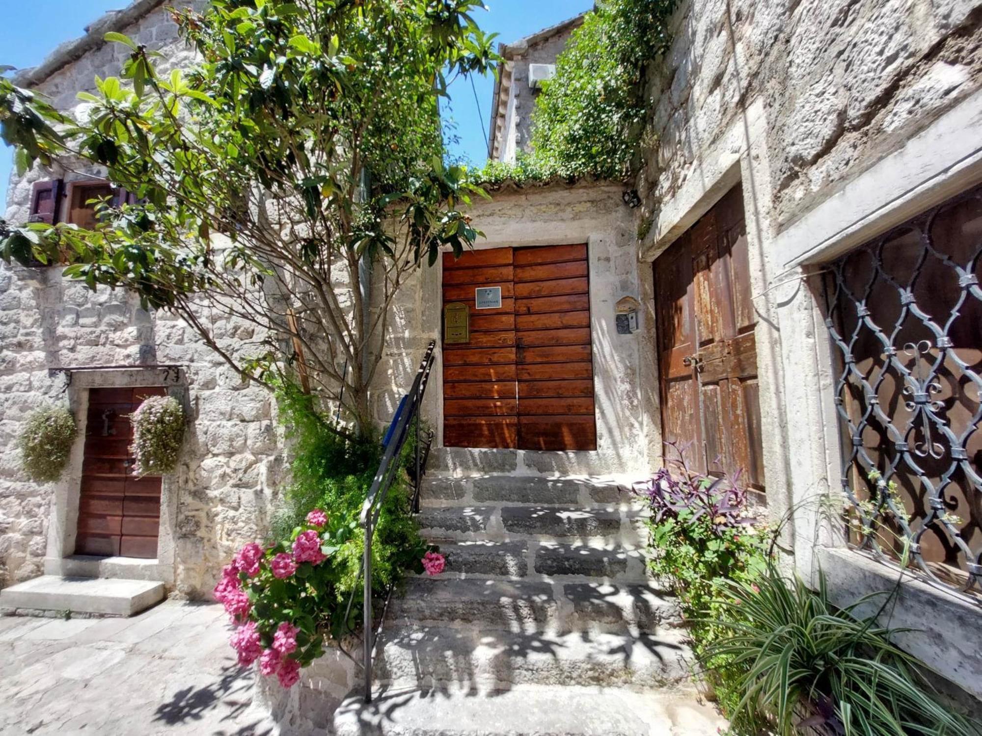 Bluemarine Rooms & Apartments Perast Esterno foto
