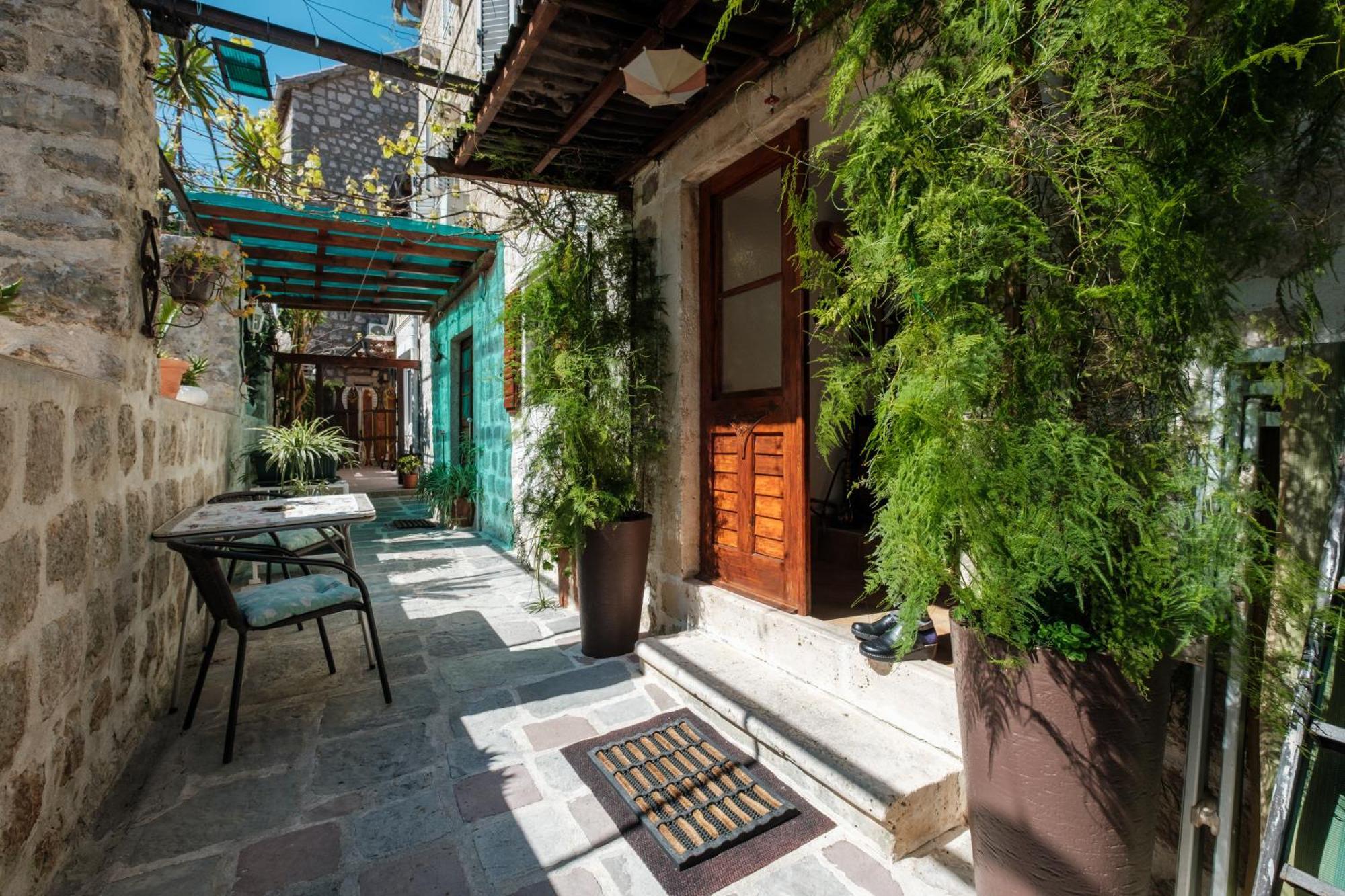 Bluemarine Rooms & Apartments Perast Esterno foto