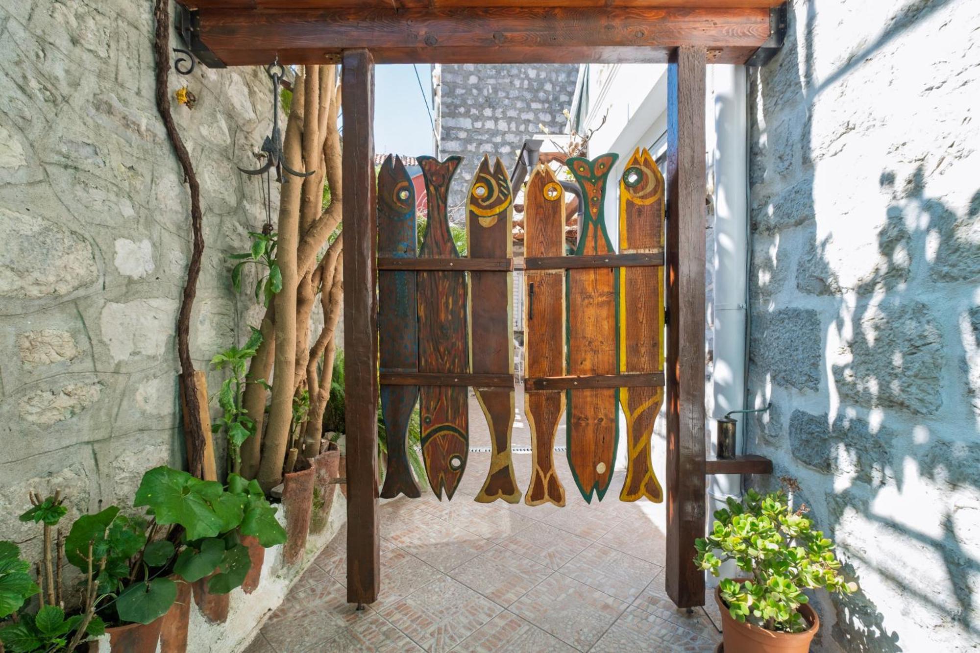 Bluemarine Rooms & Apartments Perast Esterno foto