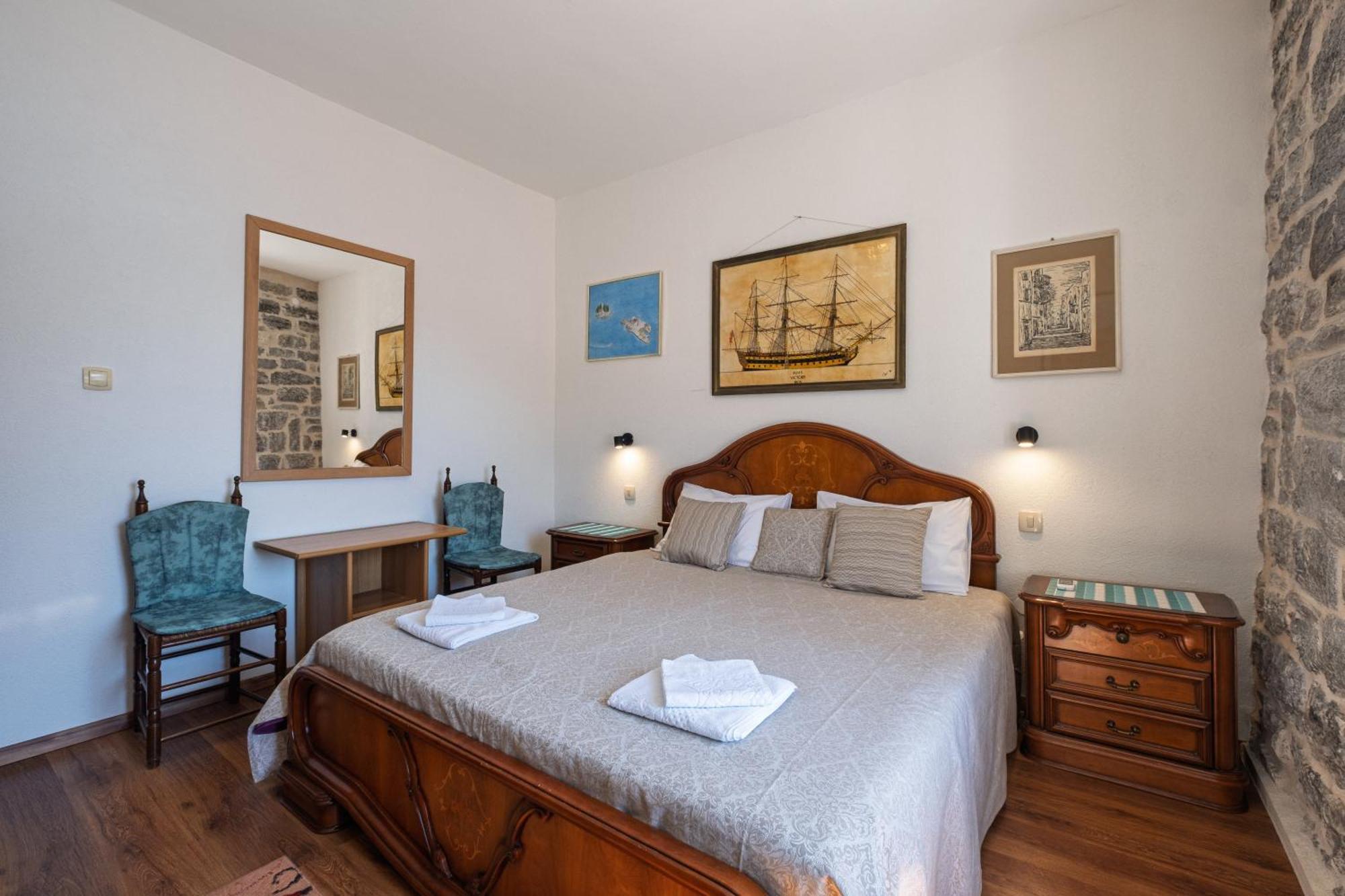 Bluemarine Rooms & Apartments Perast Esterno foto